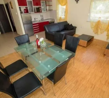 Leona Apartment Lopar