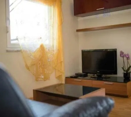 Leona Apartment Lopar