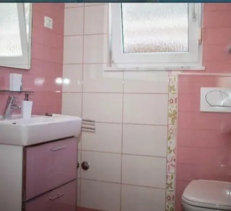 Apartment Leona *