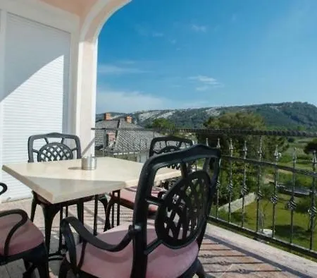 Apartament Leona