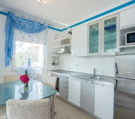 Apartament Leona Lopar